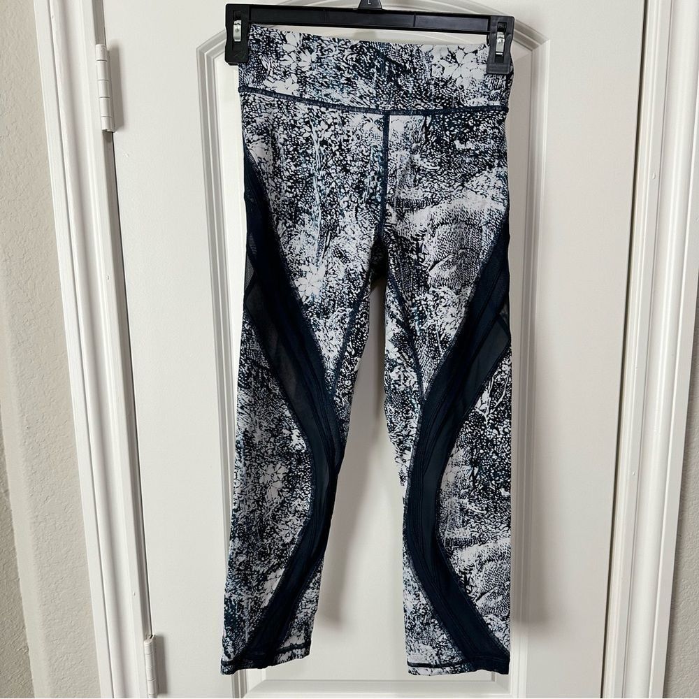 Lululemon Womens Size 4 Wildwood White Multi Teal Never Still Crop Leggings Pant